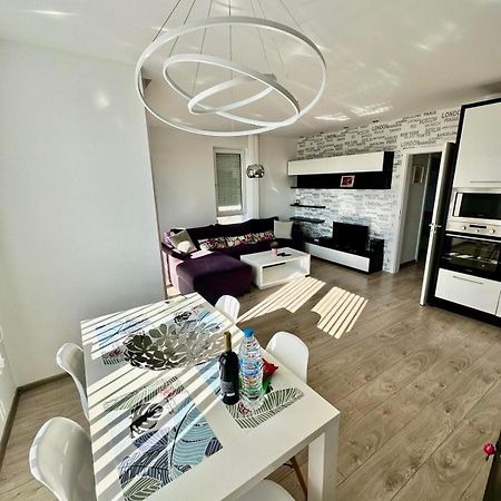 Briz Apartment; 2 Bdr; 6 Guests; Private Parking فارنا المظهر الخارجي الصورة